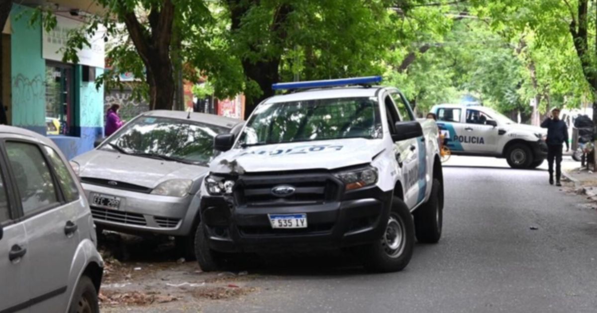 Un policía se descompensó perdió el control del patrullero y chocó dos