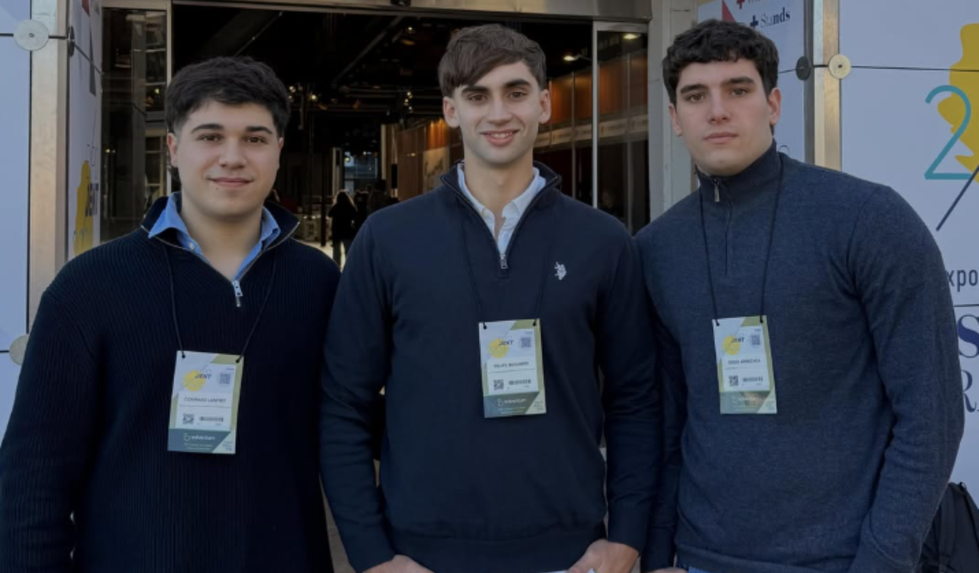 Los jóvenes de la UNLP que desarrollaron la aplicación con IA para la atención odontológica Los jóvenes de la UNLP que desarrollaron la aplicación con IA para la atención odontológica