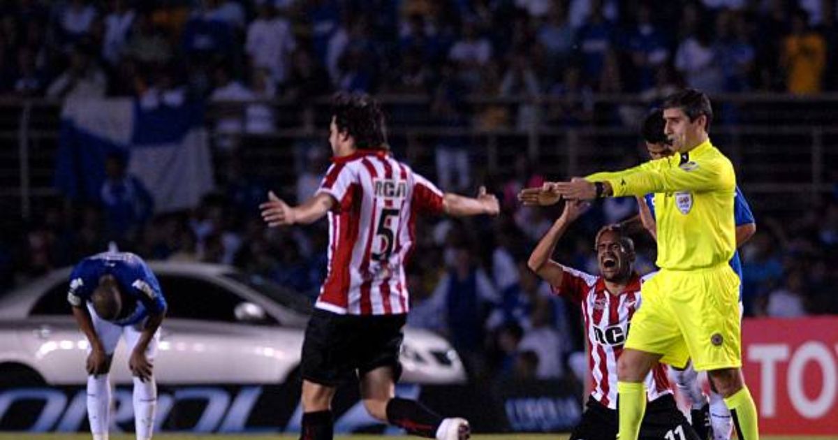 El árbitro de la final entre Estudiantes y Cruzeiro recordó esa noche de Copa Libertadores