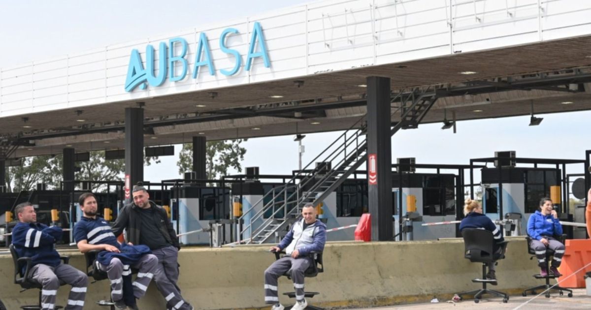 Trabajadores De Paro Levantan Las Barreras De La Autopista La Plata