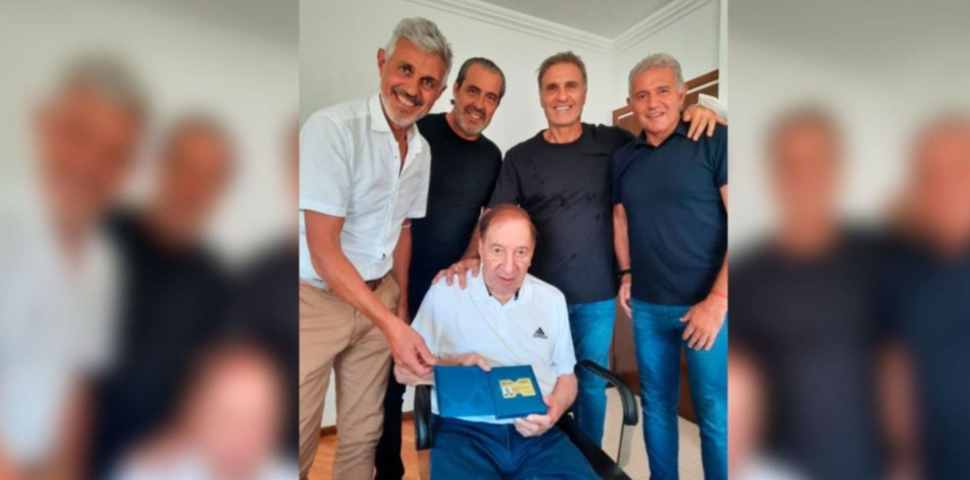 Emoci N Y Reconocimiento En La Foto Del Reencuentro De Bilardo Y Los