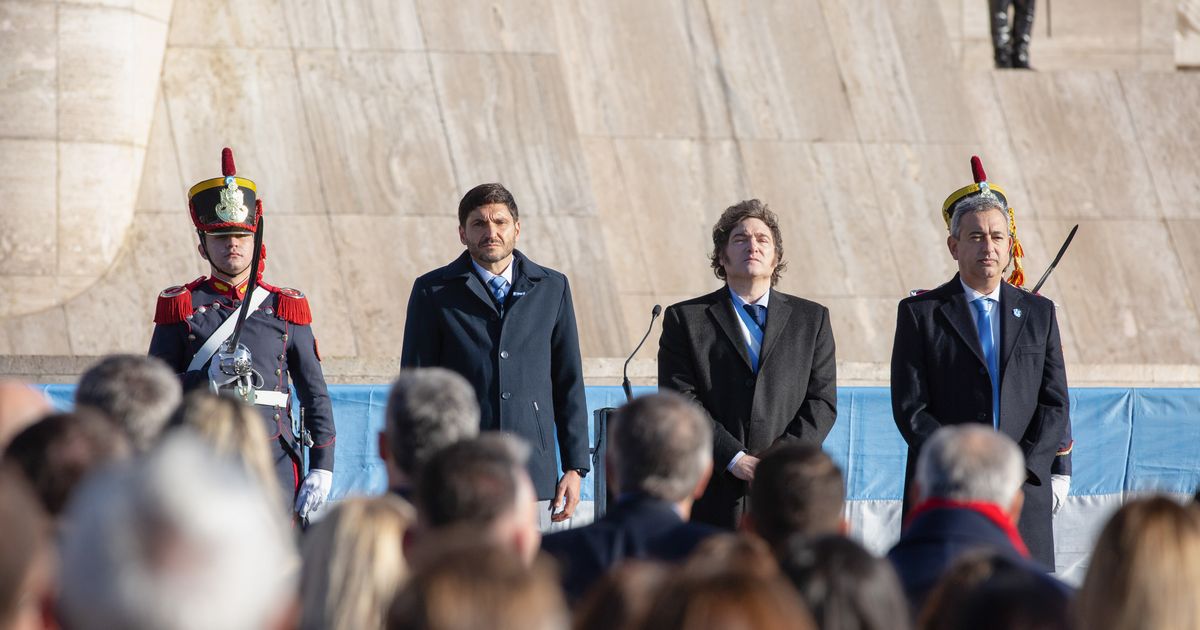 Javier Milei encabezó el acto por el Día de la Bandera y convocó a