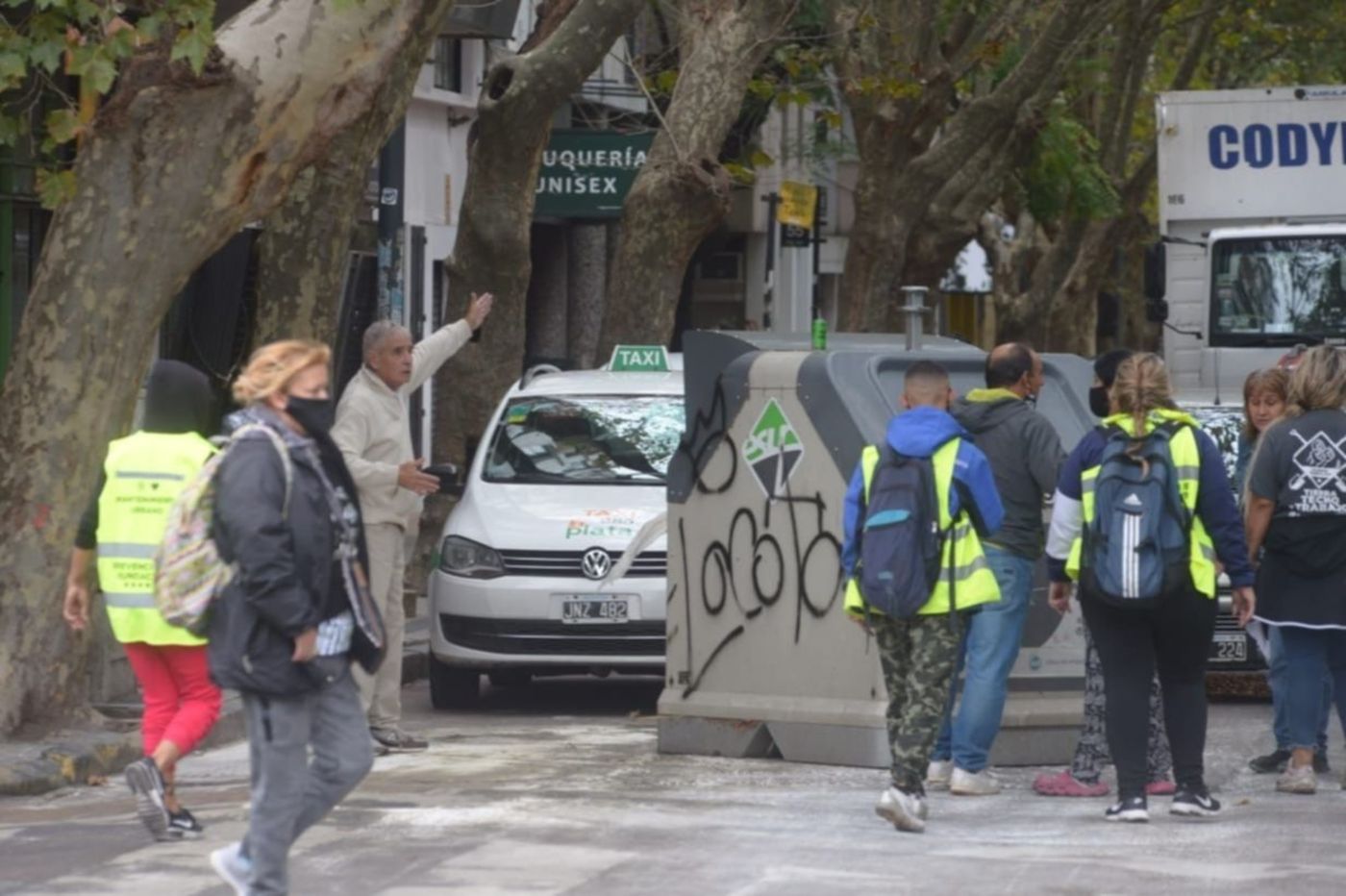 Contenedores cortes y polémica por una nueva protesta de