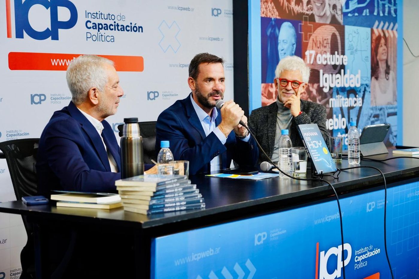 El intendente de Escobar, Ariel Sujarchuk, presentó su libro Mañana es hoy. Alianzas para una ciudadanIA inteligente El intendente de Escobar, Ariel Sujarchuk, presentó su libro Mañana es hoy. Alianzas para una ciudadanIA inteligente