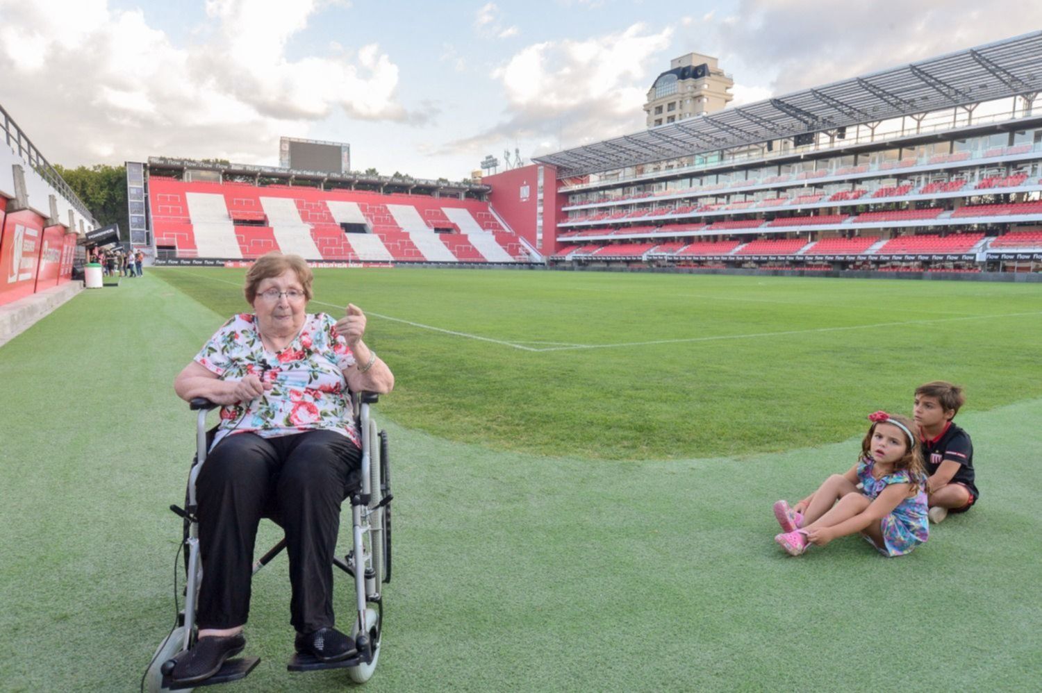 Chichita, la abuela de Estudiantes que cumple 90 años en cuarentena y con  homenajes