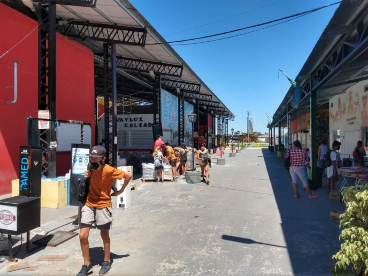 Entregaron Mercadería En Predio 80 A Escuelas De Los Hornos Que Sufrieron Actos Vandálicos 8665