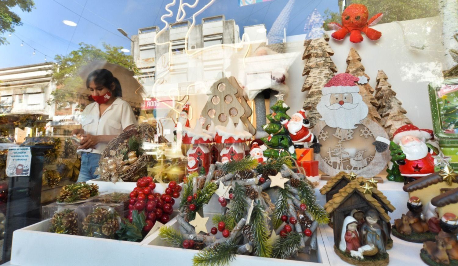 Fiestas: armar el arbolito de Navidad costará 70% más que el año pasado