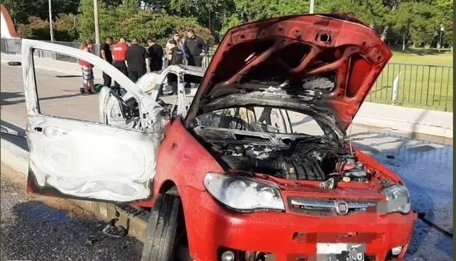 Un hombre chocó contra una columna y murió al salir despedido de su auto