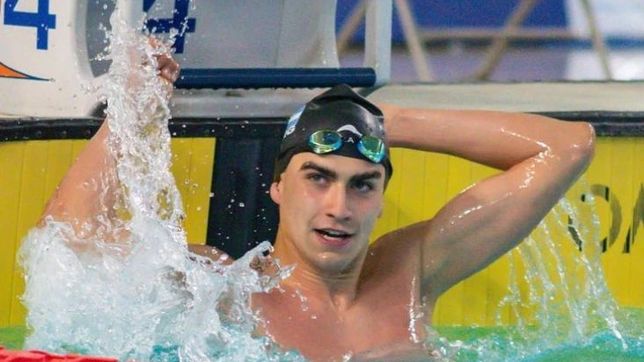 nacio en la plata, rompio un record argentino de natacion y vende pizzas para poder financiar su carrera