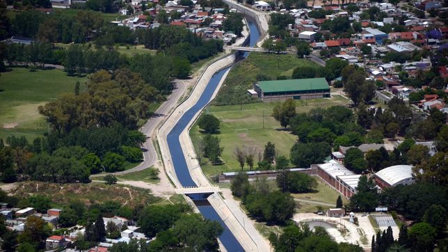 hallaron muerto a un hombre a la vera del arroyo el gato