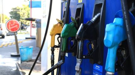 Massa anunció el congelamiento de los precios de los combustibles hasta el 31 de octubre