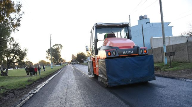 el plan de obras en arturo segui inicio con el asfaltado de ingreso a la localidad