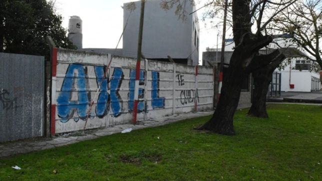 axel te cuida, las pintadas con las que el frente de todos empezo la campana en la plata