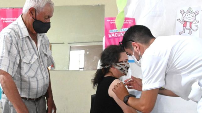 el gobierno anuncio una cuarta dosis contra el covid: ¿a quienes les corresponde?