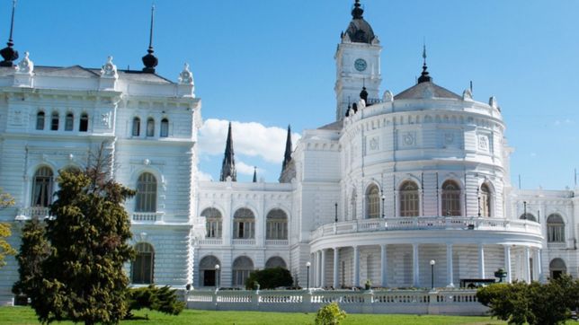 este viernes, los empleados municipales cobran el segundo tramo del bono compensatorio