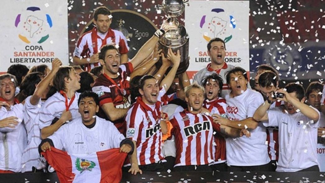 Se cumplen 10 años del debut de Sabella como DT de Estudiantes