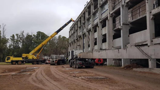 el bosque recibio las estructuras para iniciar la obra que esperan todos los hinchas de gimnasia