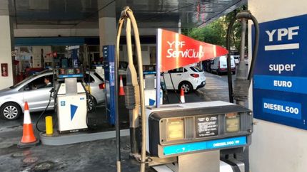Las petroleras se adelantaron una semana y ya aumentaron las naftas