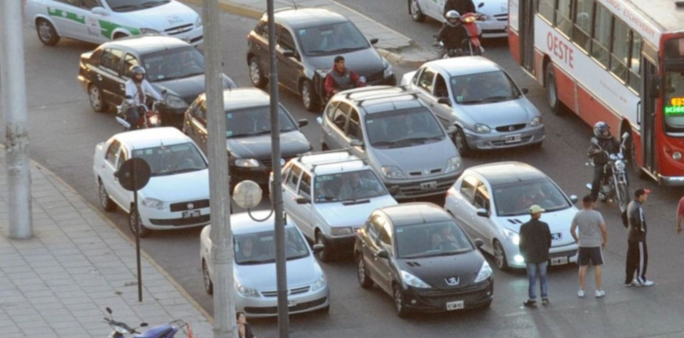 El Gobierno autorizó a circular con patente de papel al menos por 30 días, porque no hay insumos para entregar las de chapa. El Gobierno autorizó a circular con patente de papel al menos por 30 días, porque no hay insumos para entregar las de chapa.