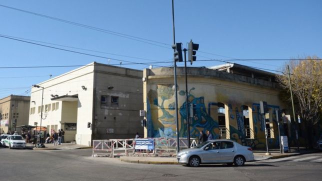 susto frente a la terminal: discutieron, lo rociaron con nafta y lo prendieron fuego