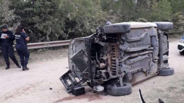 un joven termino en el hospital tras protagonizar un espectacular vuelco en berisso