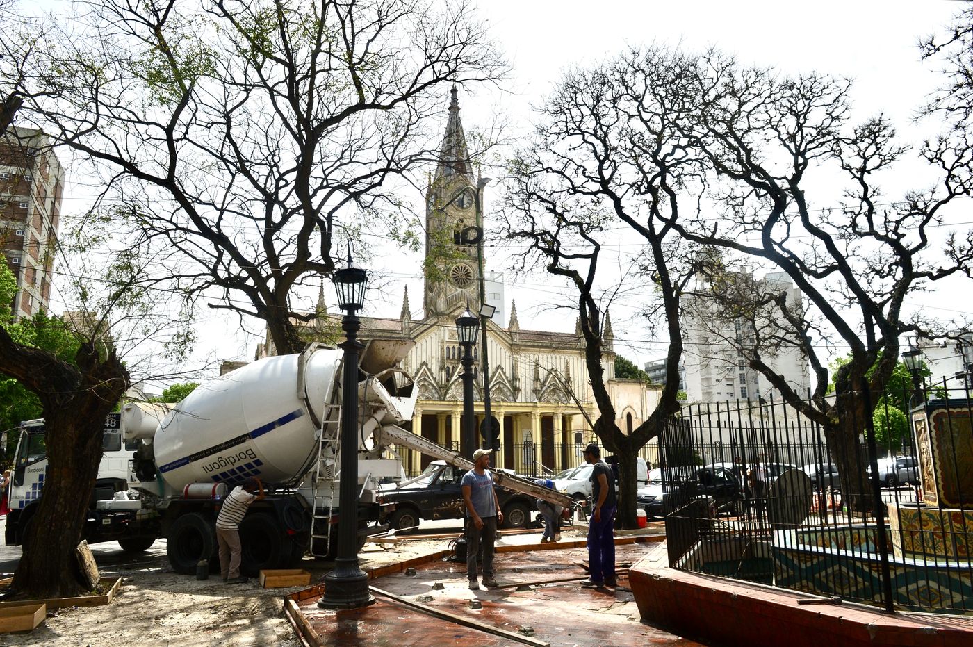 Cómo es la obra que realiza la Comuna en la plazoleta de diagonal 80 frente  a la Basílica San Ponciano?