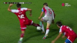 polemica contra estudiantes por una fuerte patada sobre ascacibar que calento el partido