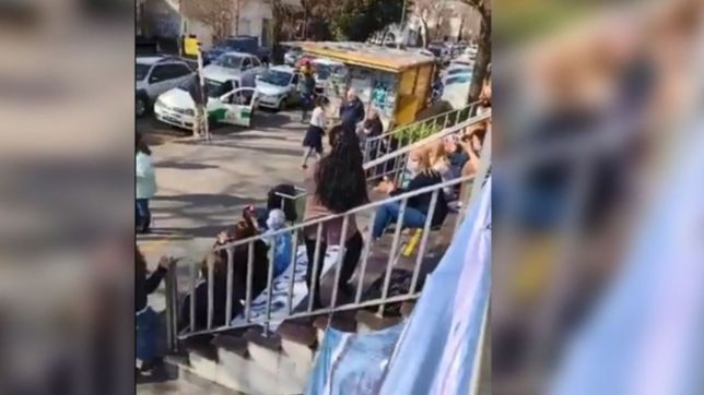 video: pusieron musica frente a un hospital de la plata y un vecino exploto de bronca