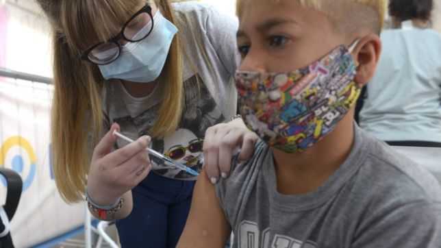 ¿cuales son los sintomas de la variante omicron de coronavirus en los chicos?