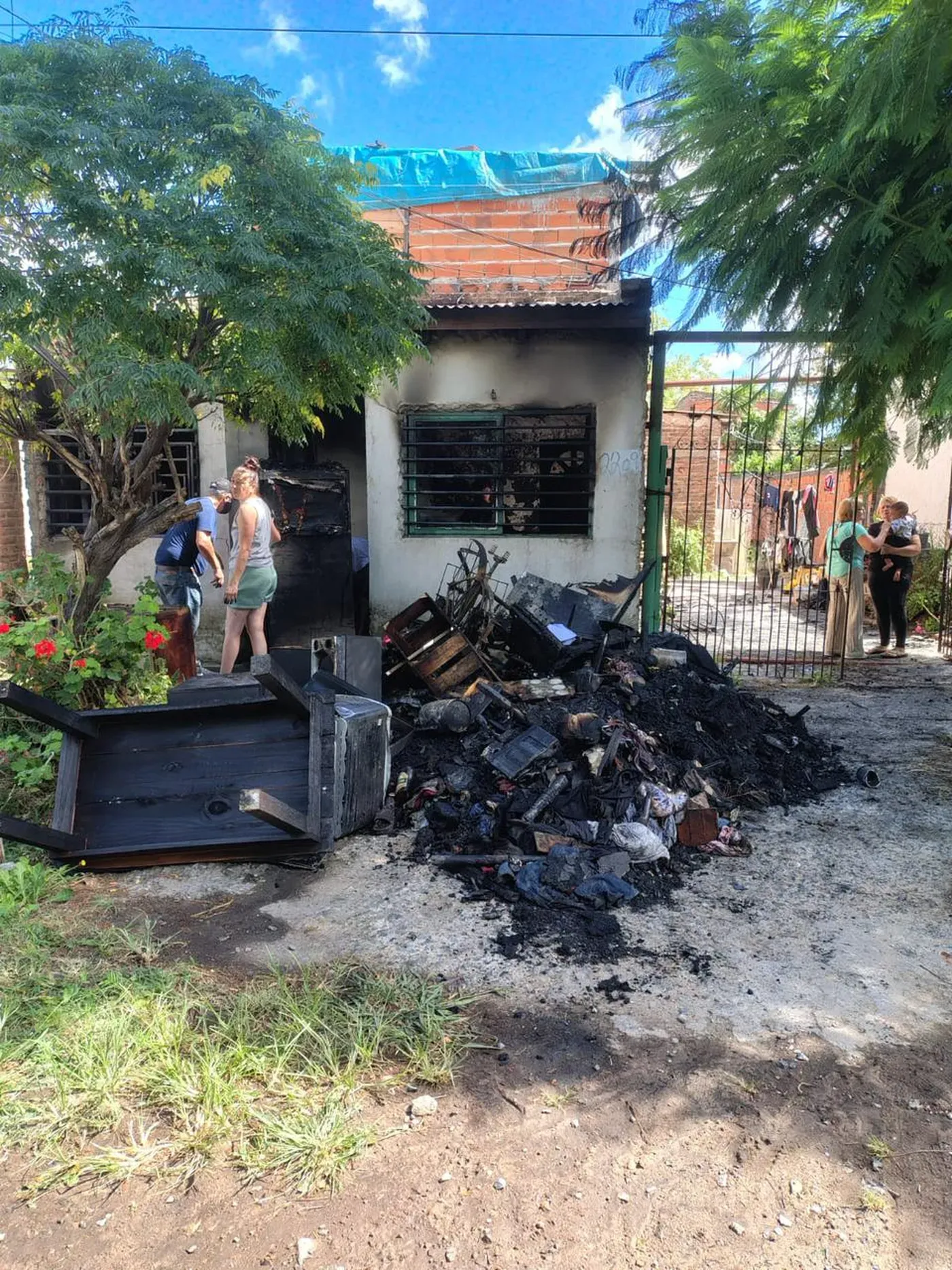 As&iacute; qued&oacute; la casa tras el feroz incendio en San Carlos
