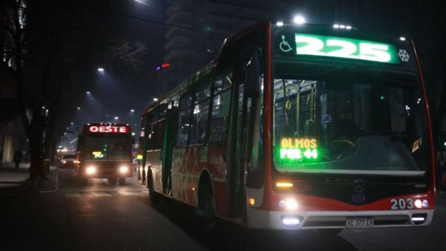 un insolito error trabo el proyecto para que los micros paren de noche en cada esquina