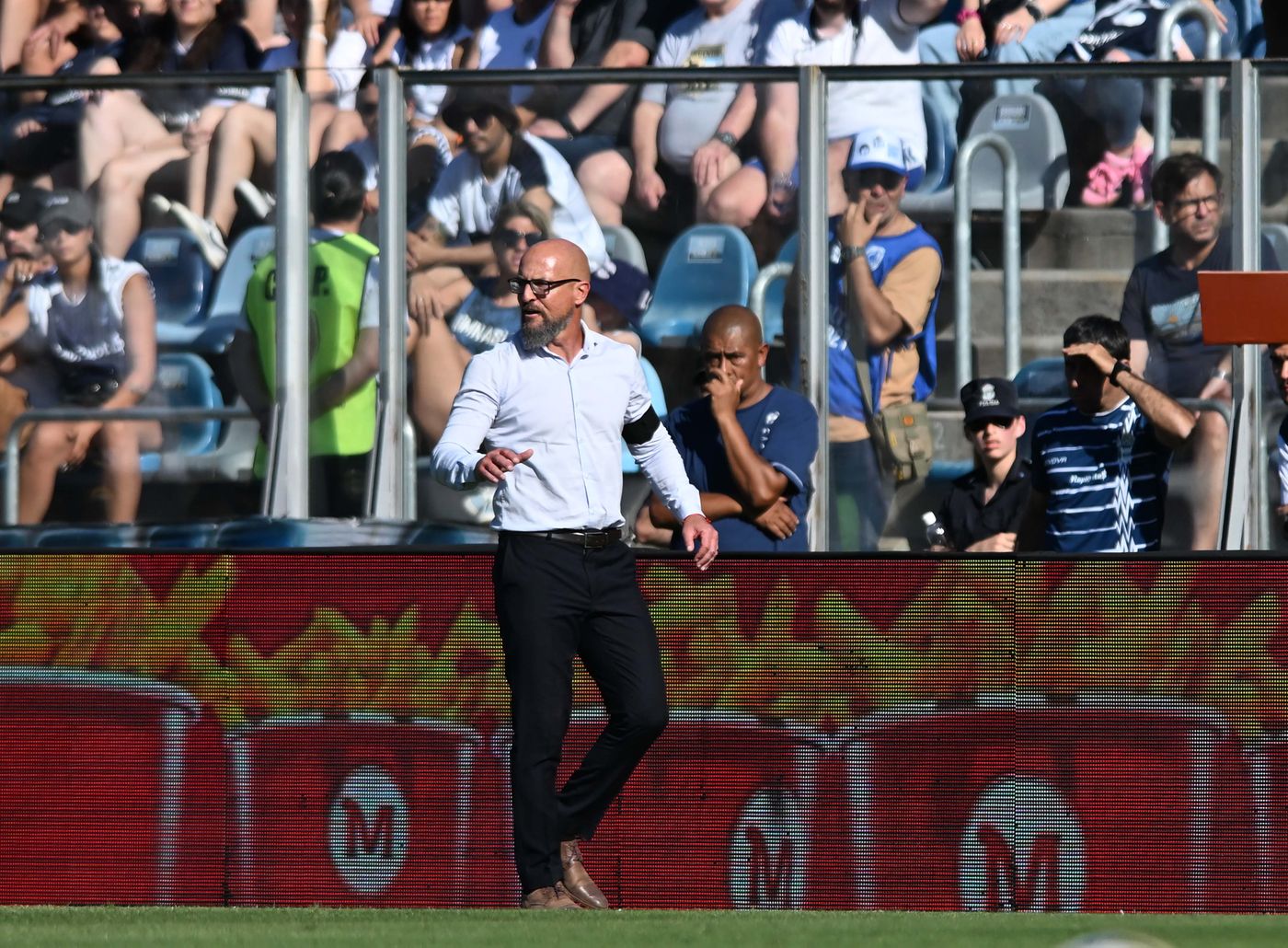 Alejandro Orfila en la cuerda floja de Gimnasia. Alejandro Orfila en la cuerda floja de Gimnasia.