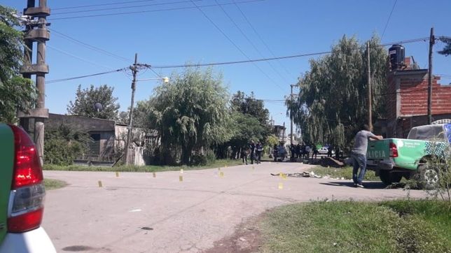 conmocion en la plata: acribillaron a un hombre y creen que fue un ajuste de cuentas