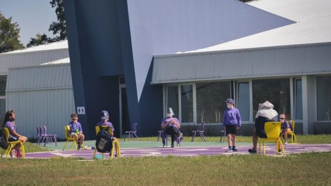 la insolita explicacion del colegio esseri que se niega a cerrar las aulas