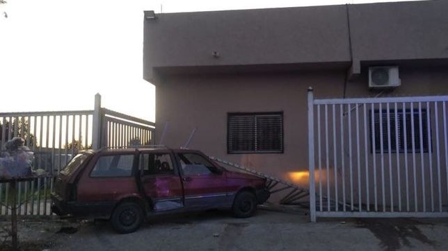 tres menores se estrellaron contra un supermercado tras un intento de robo y persecucion