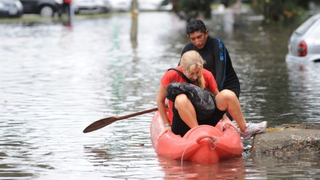 generar conciencia: la actividad que muestra las experiencias de la inundacion en la plata