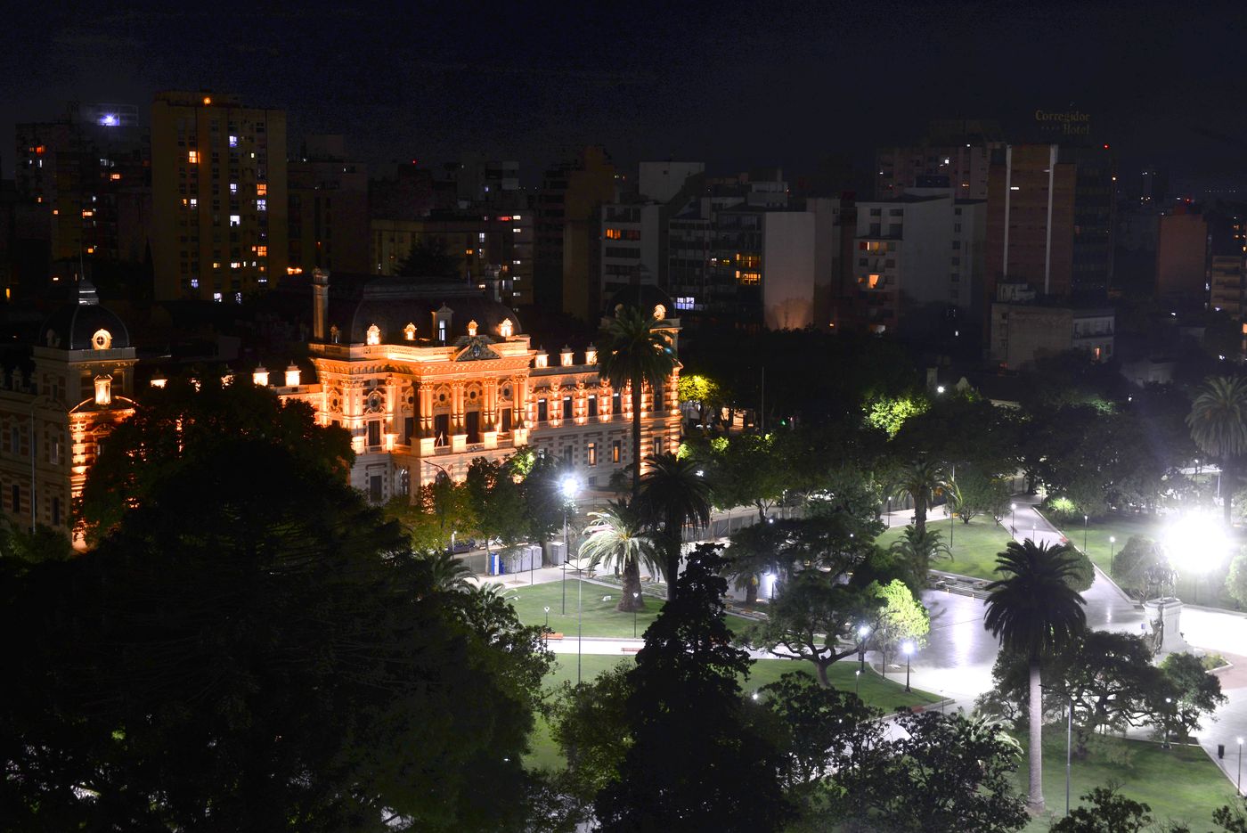 Plaza San Martín de noche (1).JPG