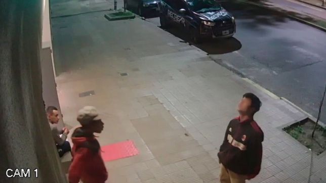 video: a las patadas, dos chicos robaron en una inmobiliaria del centro de la plata
