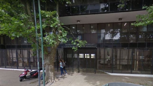 se cayo el techo de un pasillo y suspendieron las clases hasta nuevo aviso en la tecnica n° 7