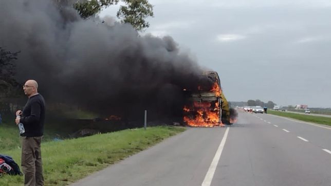 panico en un micro lleno de pasajeros que se incendio en la ruta 2