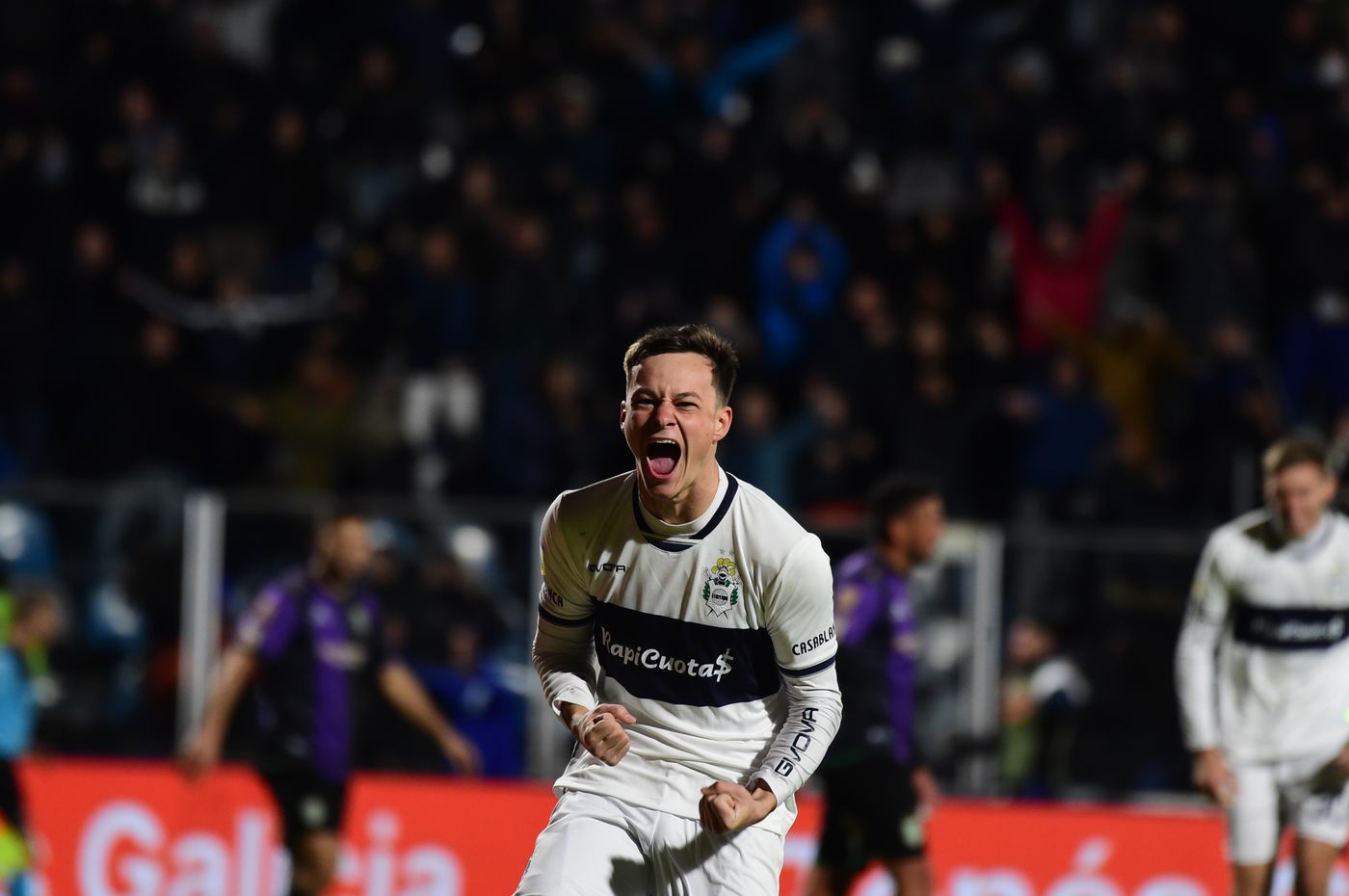 Gimnasia banfield Abaldo festejo gol.JPG