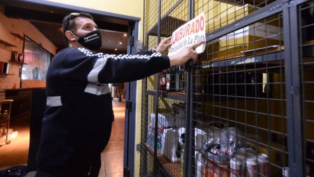 todas las fotos del operativo por la fiesta clandestina en la plata