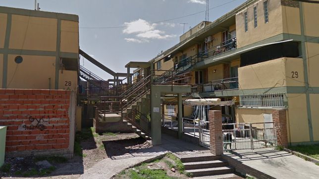 preocupacion en la favela por un joven que resulto apunalado tras una discusion