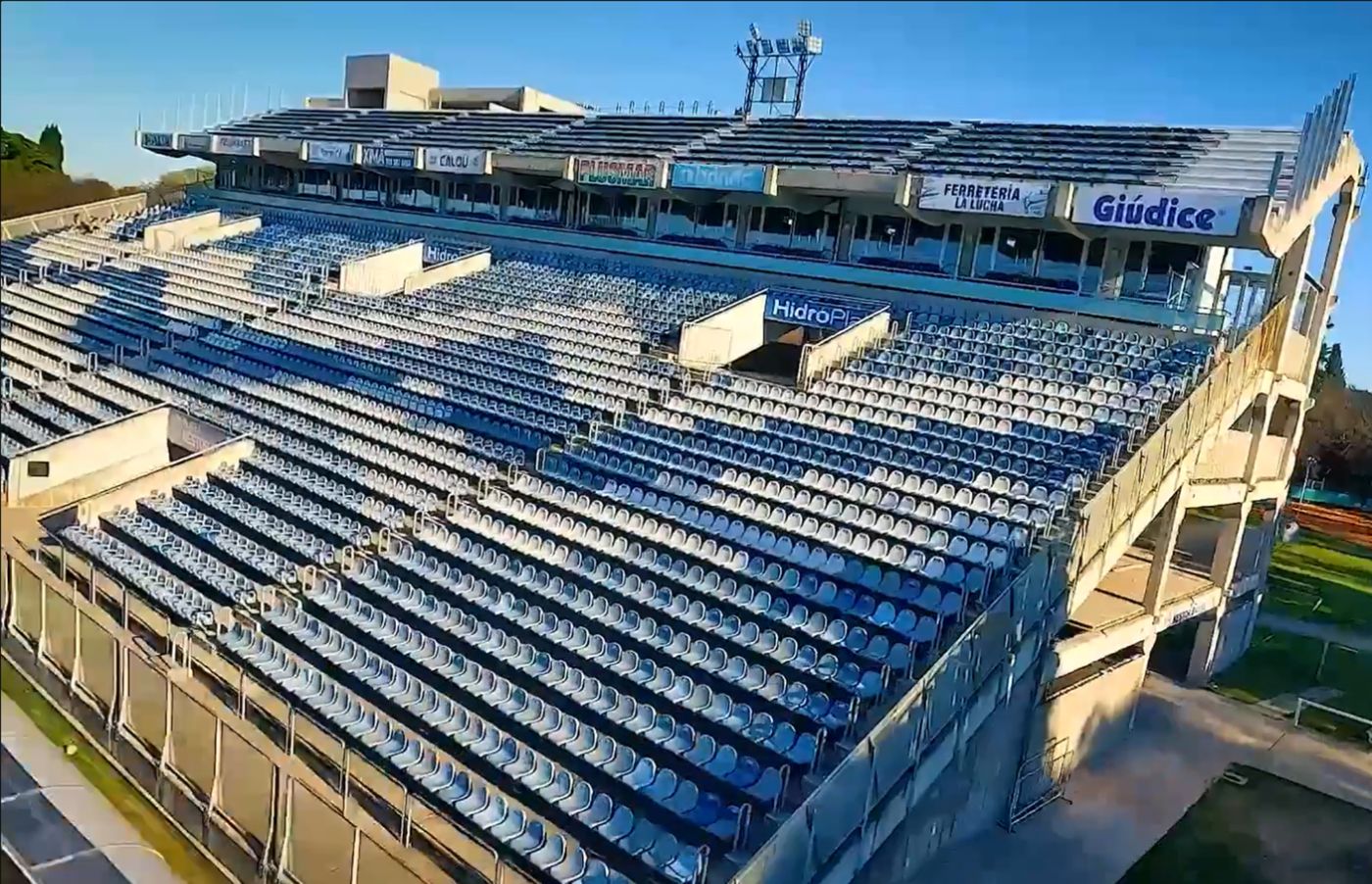 Platea Néstor Basile Gimnasia Bosque.jpg
