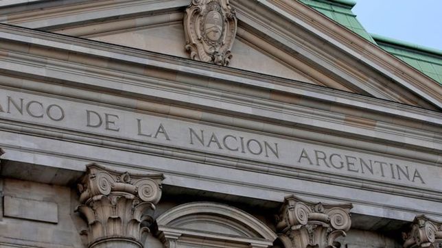 cientos de clientes del banco nacion cobraron hasta $700.000 y dolares extra en cuentas sueldo por error