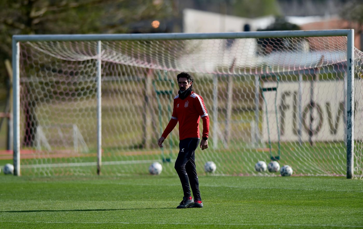 Entrenamiento Estudiantes Domínguez 5.jpg