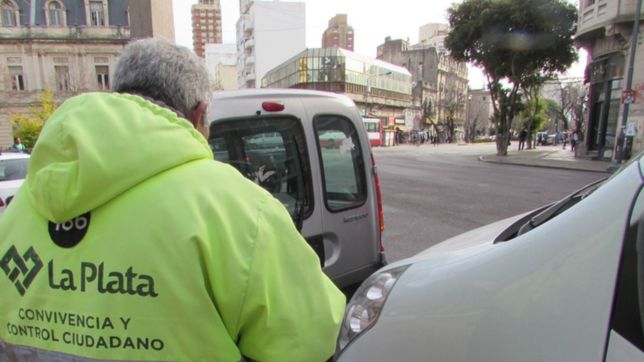 en plena crisis, 500 personas ya se postularon para ser agentes de transito en la plata
