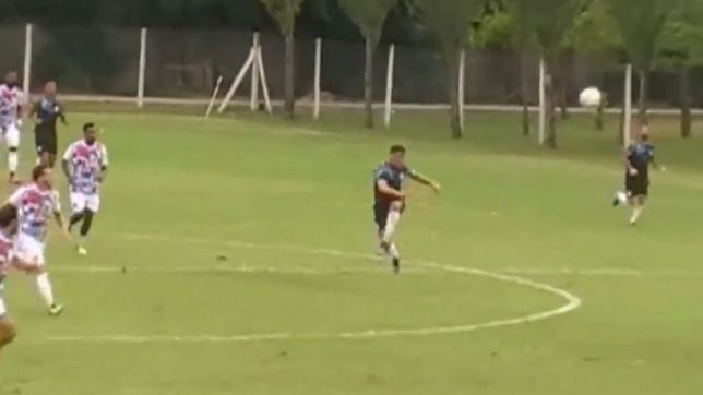 video: el golazo de lucas licht de mitad de cancha en un amistoso de villa san carlos