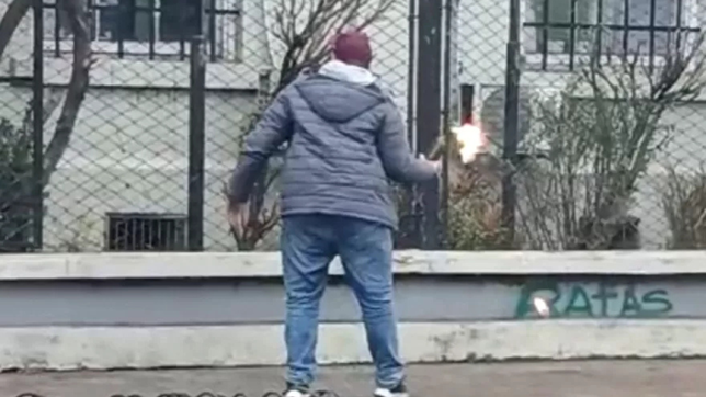 un hombre ataco con una bomba molotov el concejo deliberante de berisso