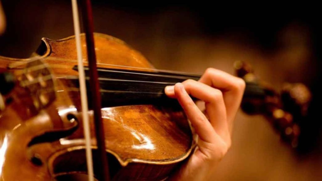 Entraron a su casa, le robaron un violín y lanzó una campaña en Facebook para recuperarlo